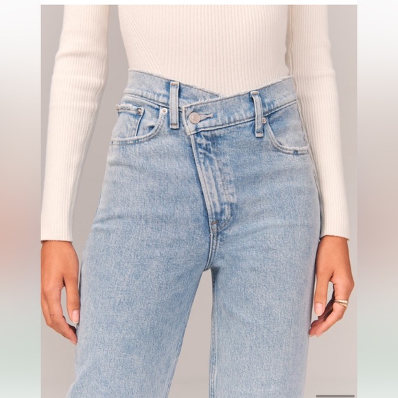 Ultra High Rise 90s Straight Jean - Picture 4 of 13